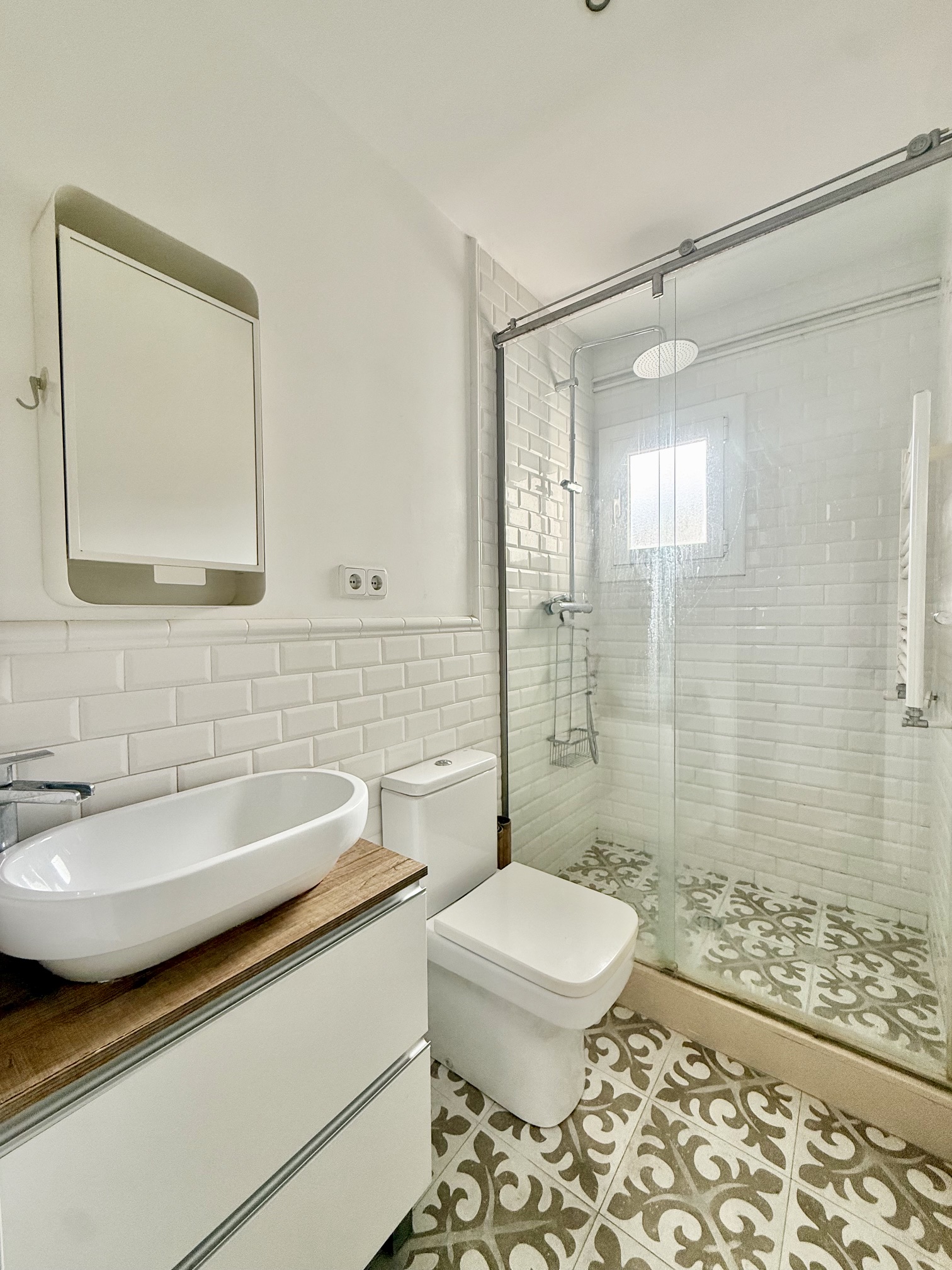 Lavabo reformado del ático en Cornellà