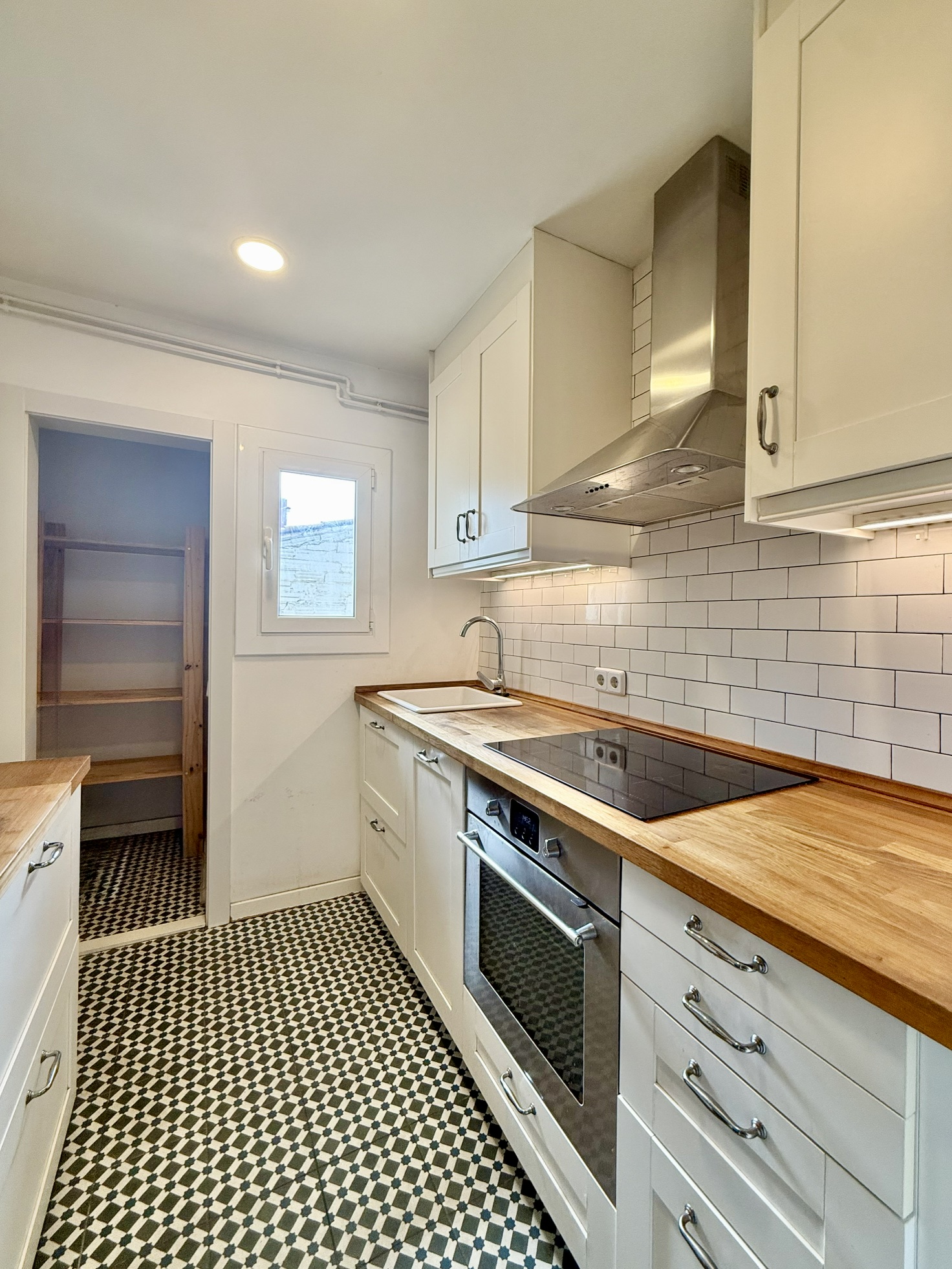 Cocina equipada del ático en Cornellà