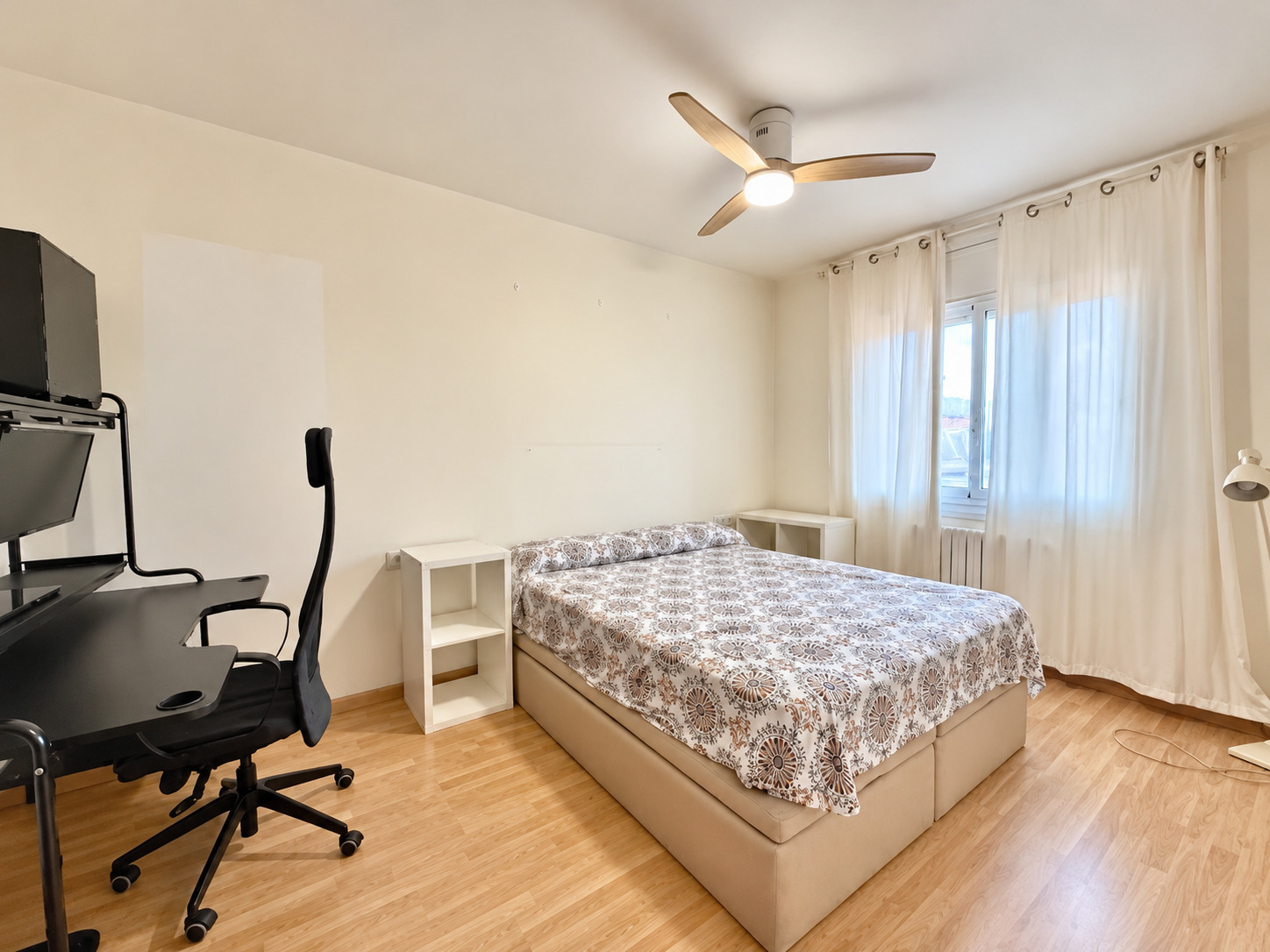 Dormitorio principal del ático en Cornellà
